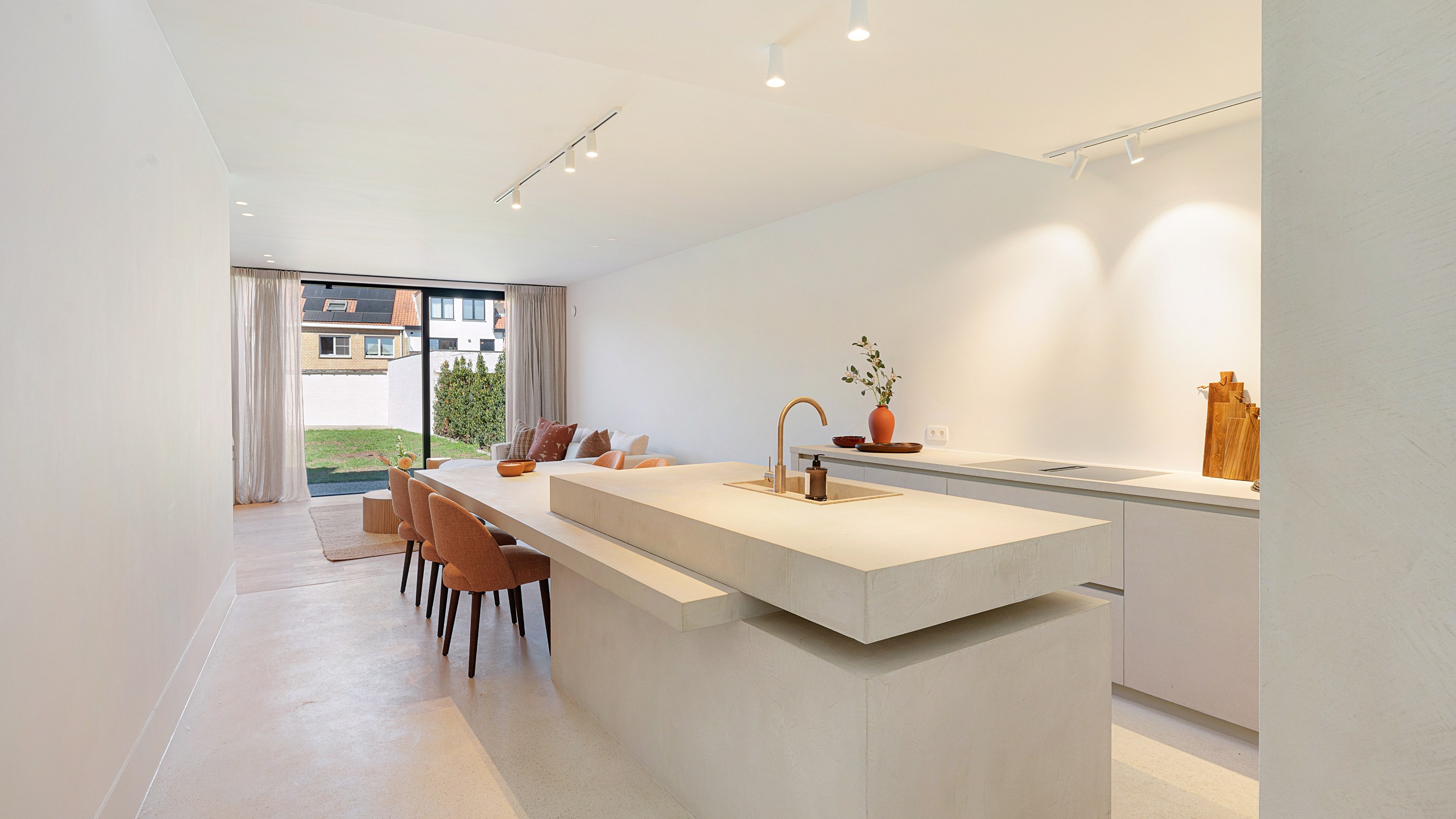 Prachtig afgewerkte nieuwbouwwoning met 4 slaapkamers gelegen in het oude Knokke. 