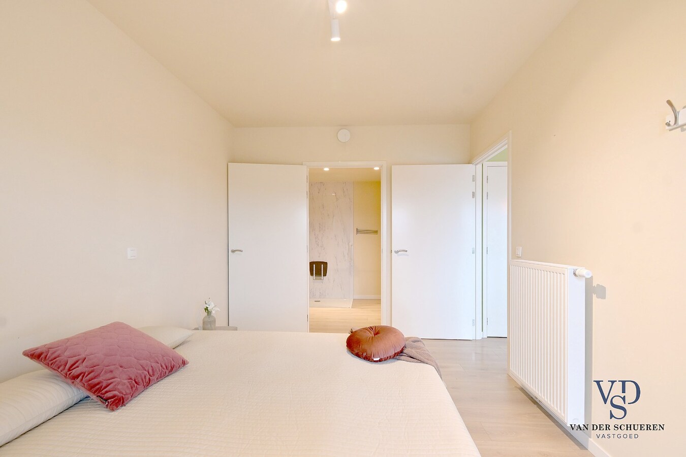 Luxueus 1-slp-appartement met staanplaats (ondergronds). 