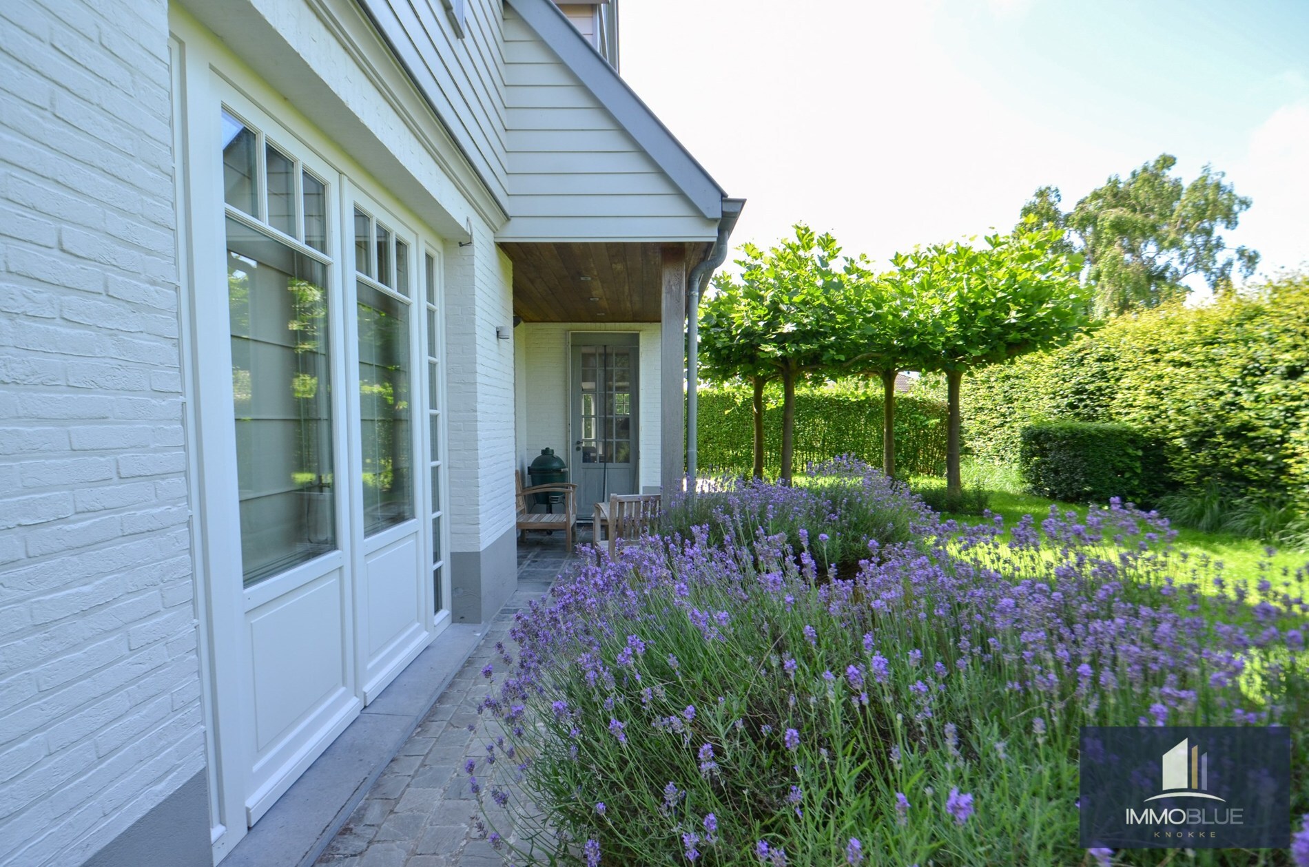 Une villa de charme située dans un quartier résidentiel calme. 