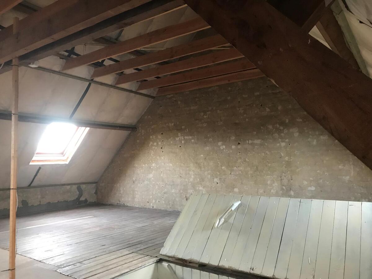 Landelijk gelegen woning met groot bijgebouw op een totale oppervlakte van 4403m² 