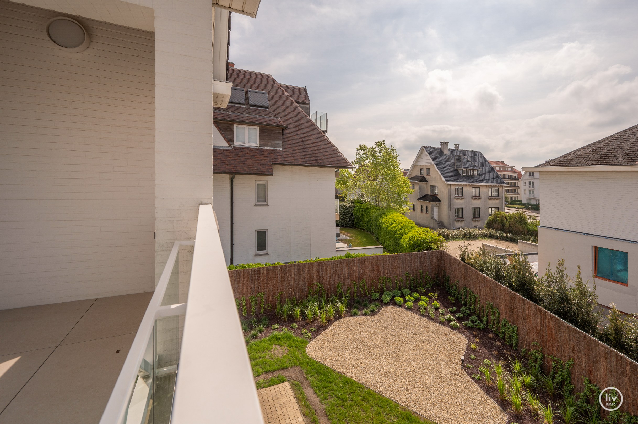 Exclusief gerenoveerde villa op een absolute toplocatie in de Jozef Nellenslaan te Knokke. 