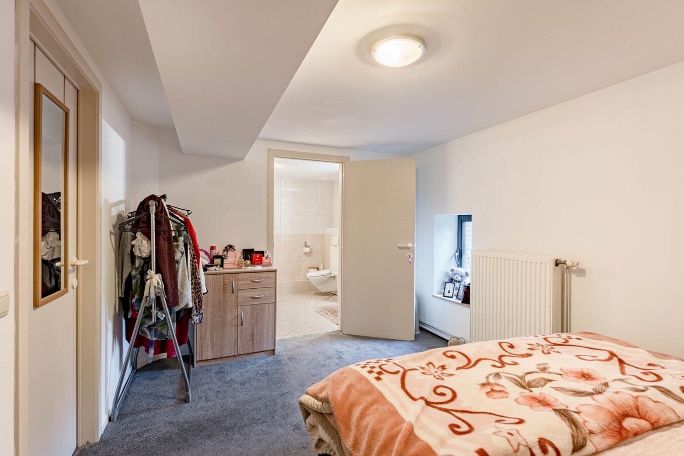 Comfortabel appartement op de 2de verdieping van een kleinschalige residentie op een steenworp van de historische markt! 