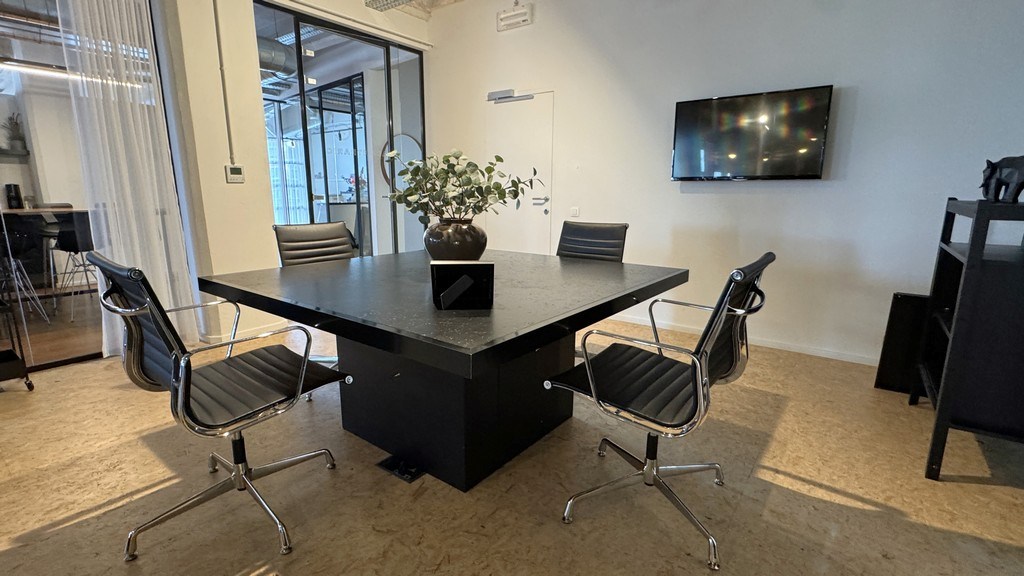 Loftkantoren te huur in Handelsdokcenter bij Gent-Dampoort