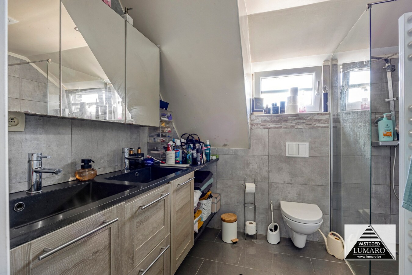 Half-open woning met karakter en grote leefruimtes 