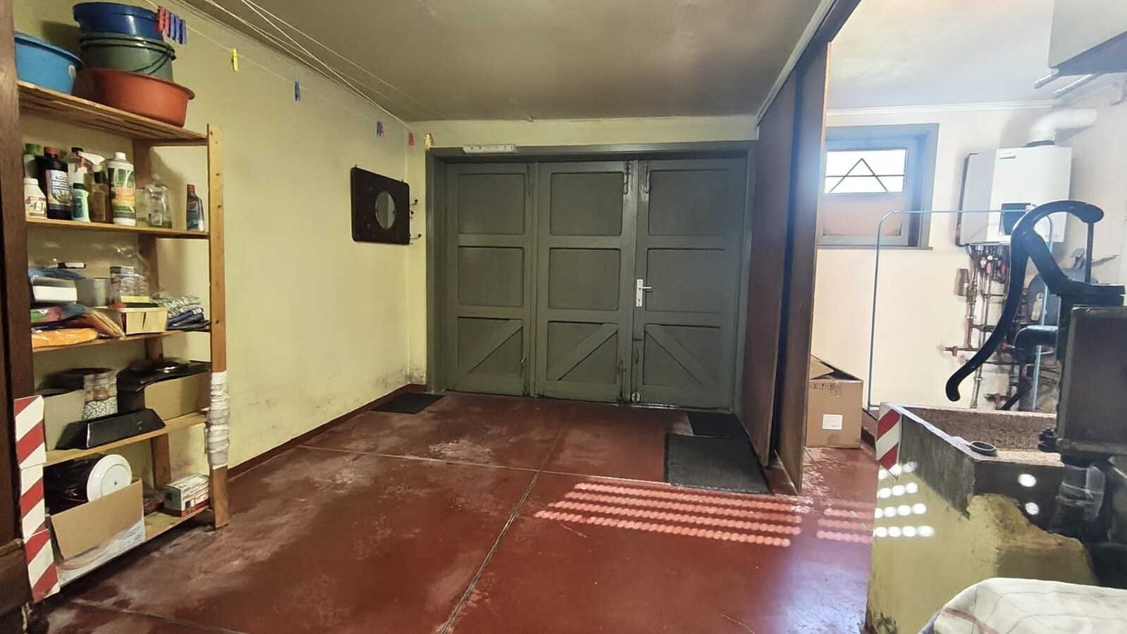 Ruime bungalow met 3 slaapkamers, tuin, terras en garage in hartje Aalter op toplocatie 