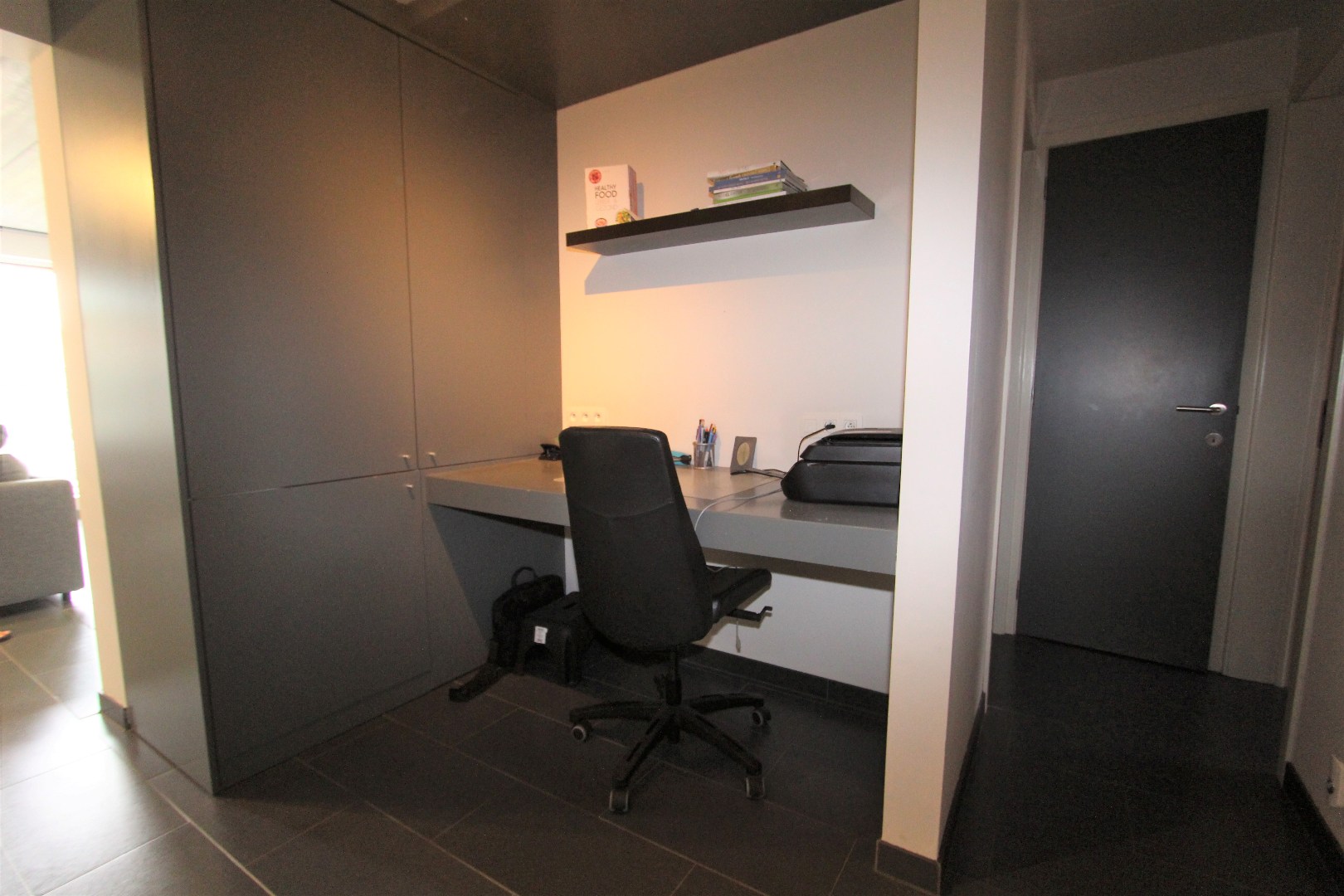 MODERN APPARTEMENT MET MOOI EN RUSTIG TERRAS 