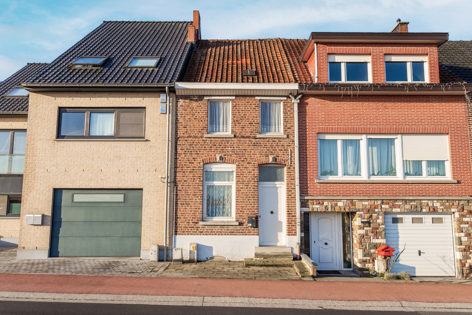 Te renoveren rijwoning met tuin te Vlezenbeek 