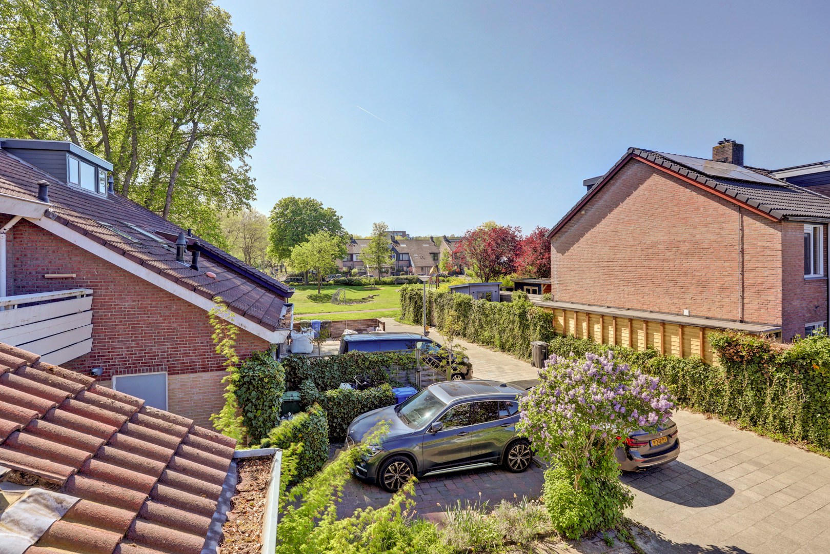 Goed onderhouden geschakelde  5-kamer woning, instapklaar, parkeerplaats, berging, zonnige tuin en gelegen in de zeer kindvriendelijke wijk Ommoord. 