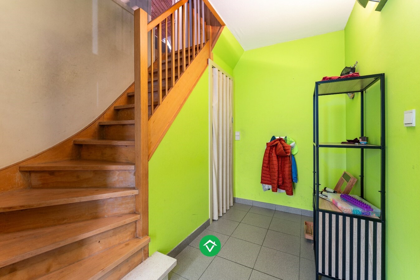 Woning met 5 slaapkamers en tuin in rustige wijk te Koekelare 