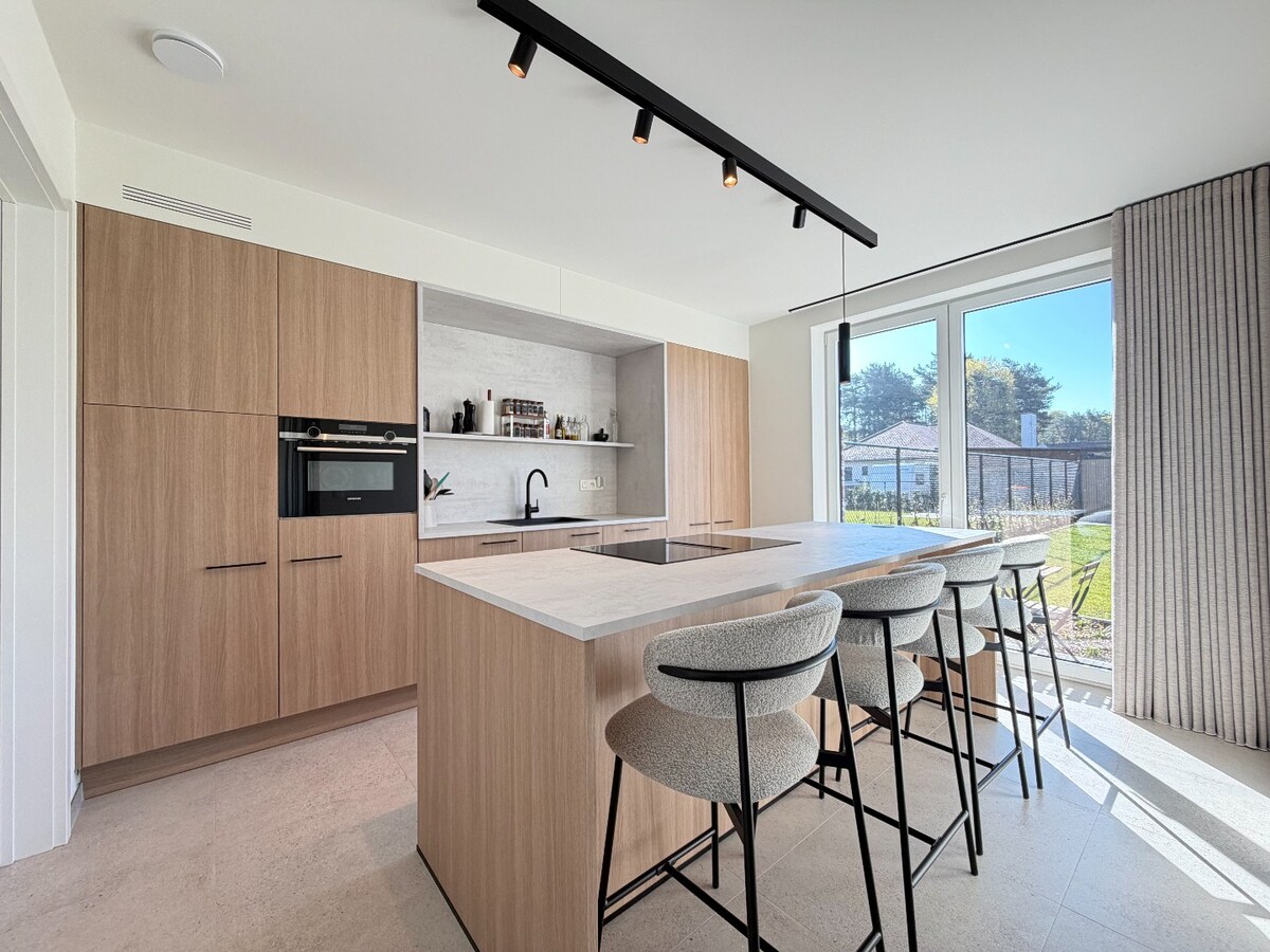 Volledig afgewerkte nieuwbouwwoning met 4 slaapkamers. 