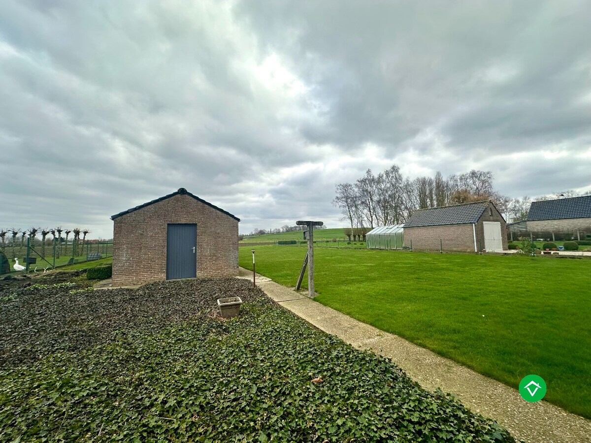 Ruime alleenstaande woning met prachtig uitzicht nabij het centrum van Koekelare 