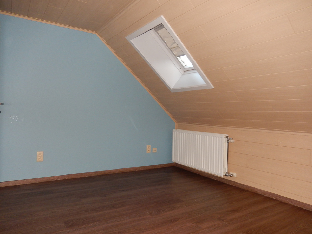 Volledig vernieuwd woning met ruime garage 