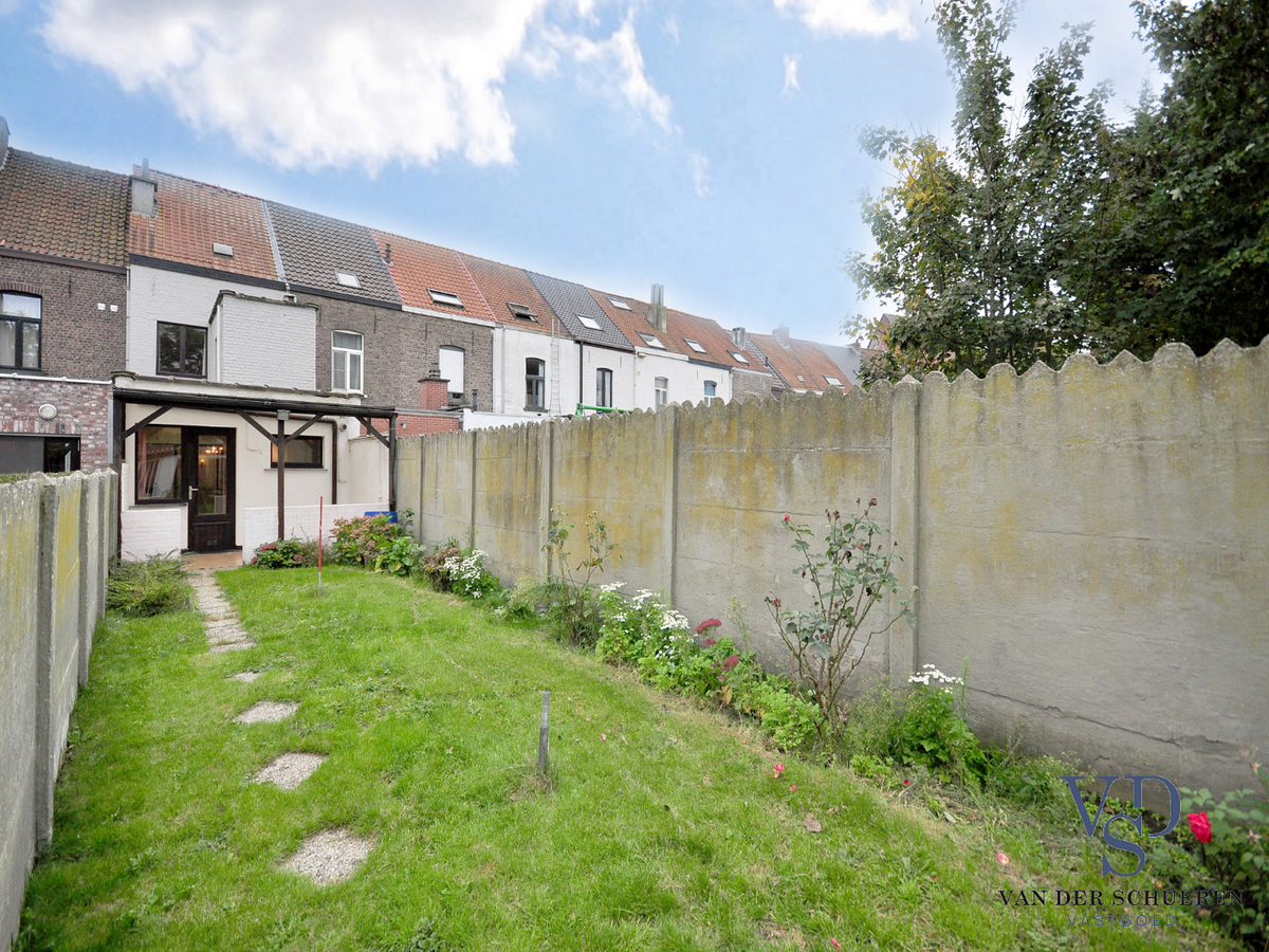 Rijwoning met tuin nabij station Gent-Sint-Pieters. Top-ligging nabij tram en trein ! 