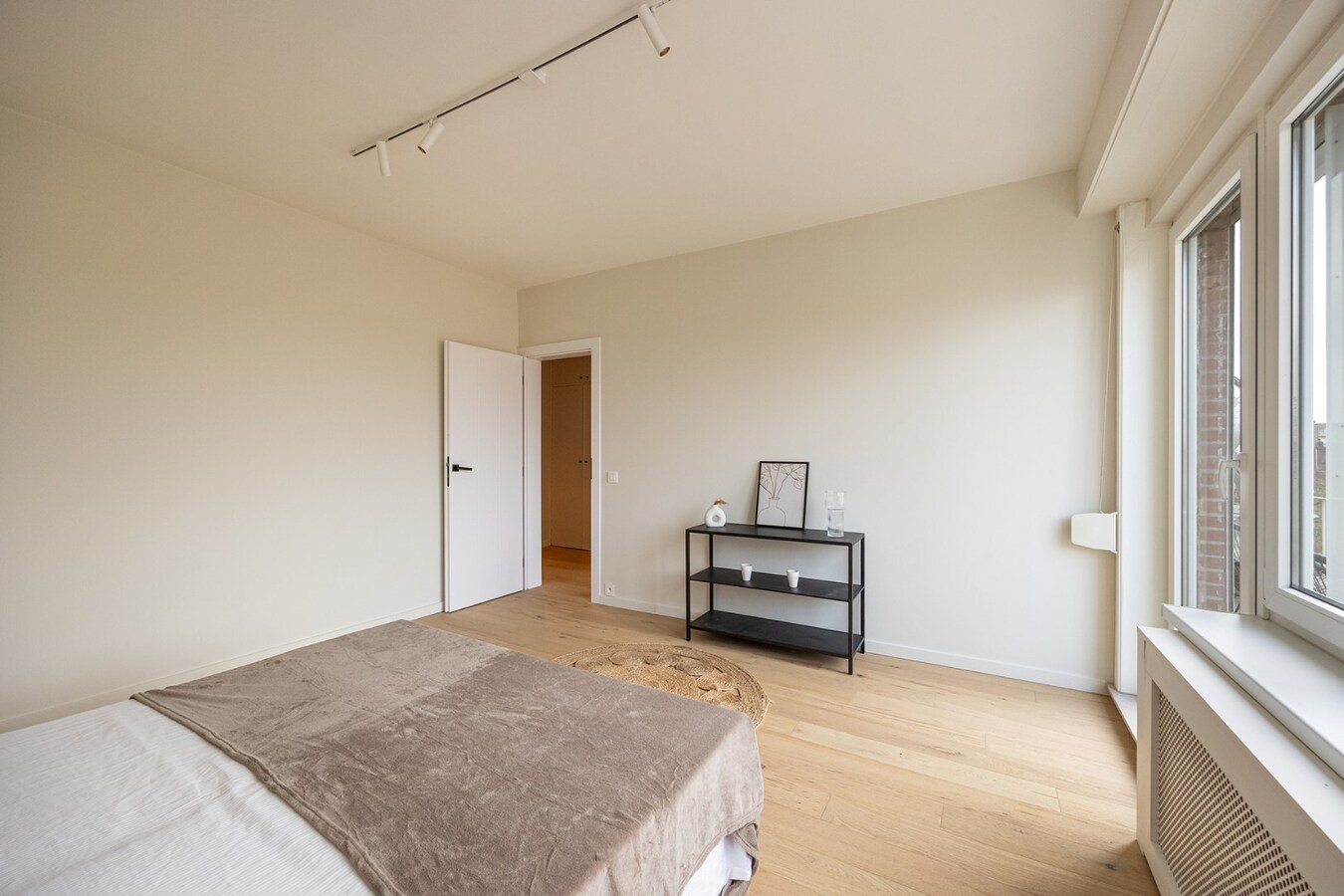 Gerenoveerd appt. met 2 slpk en terras te Wilrijk! 