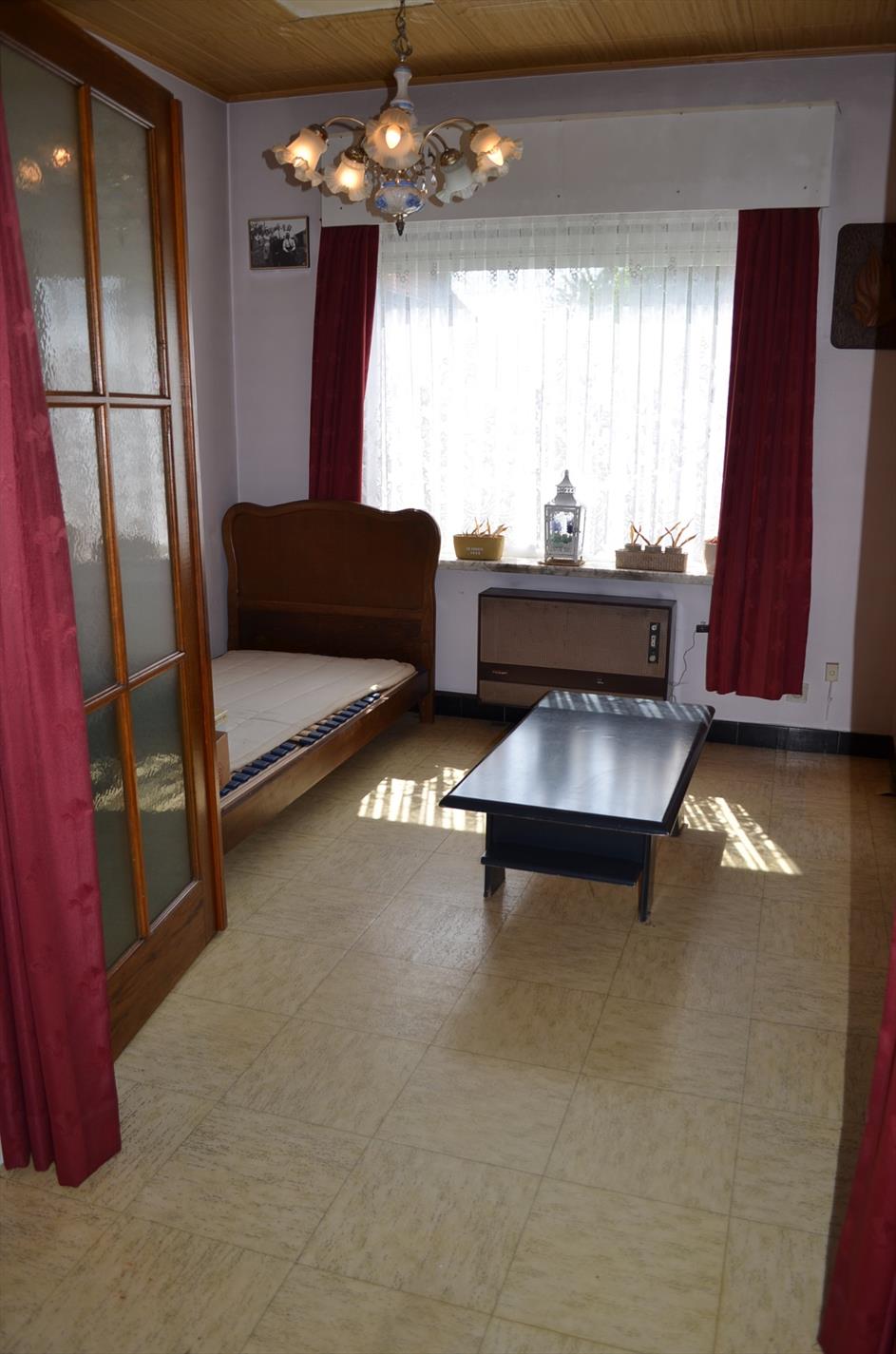 Op te frissen woning op 885m² rustig gelegen nabij centrum Maldegem 