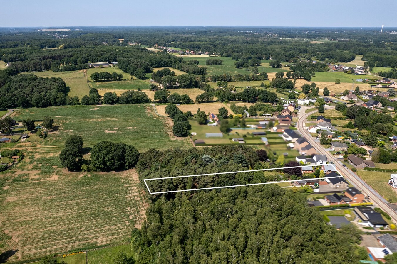 Zeer goed onderhouden woning gelegen op een prachtig perceel van circa 30 are 