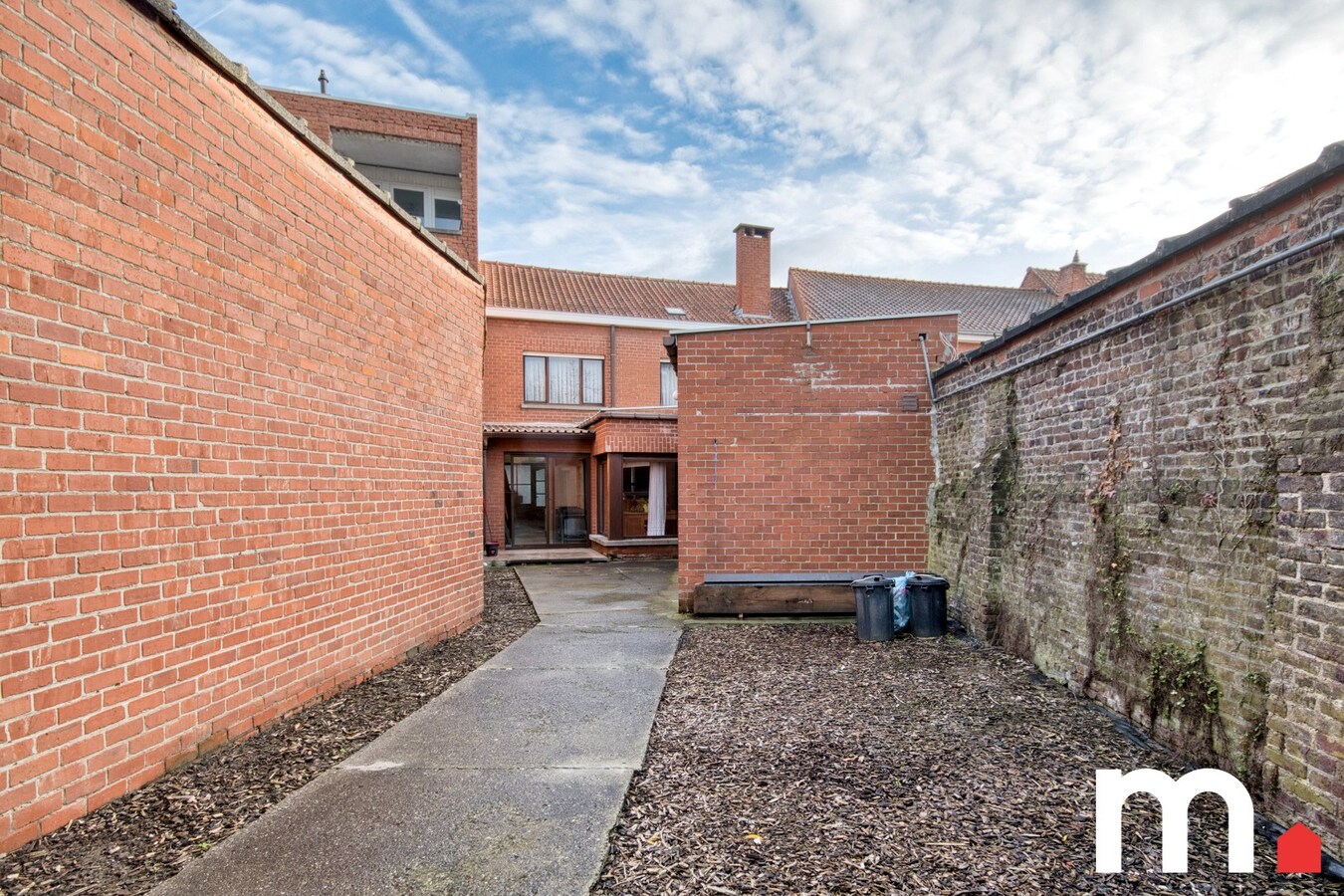 Ruime eigendom in Izegem – ideaal voor wonen en werken of opbrengsteigendom! 