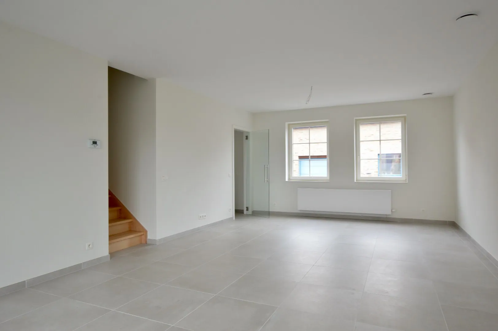 Prachtige nieuwbouwwoning in volledig aangelegd woonerf met 3 slaapkamers, zongericht terras en tuin