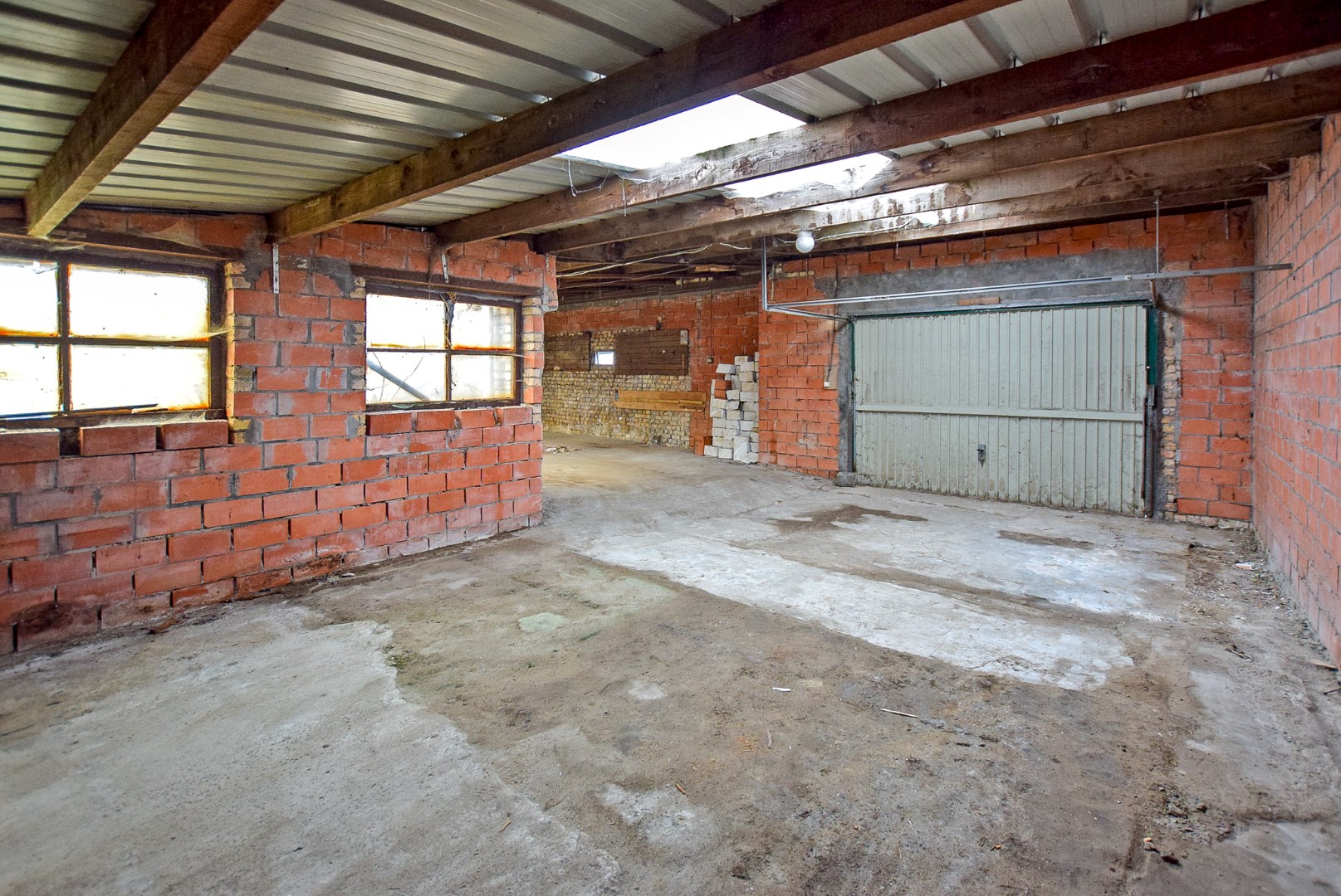 Gezellige woning te koop in Hoogstade met zongerichte tuin en zijtoegang. 