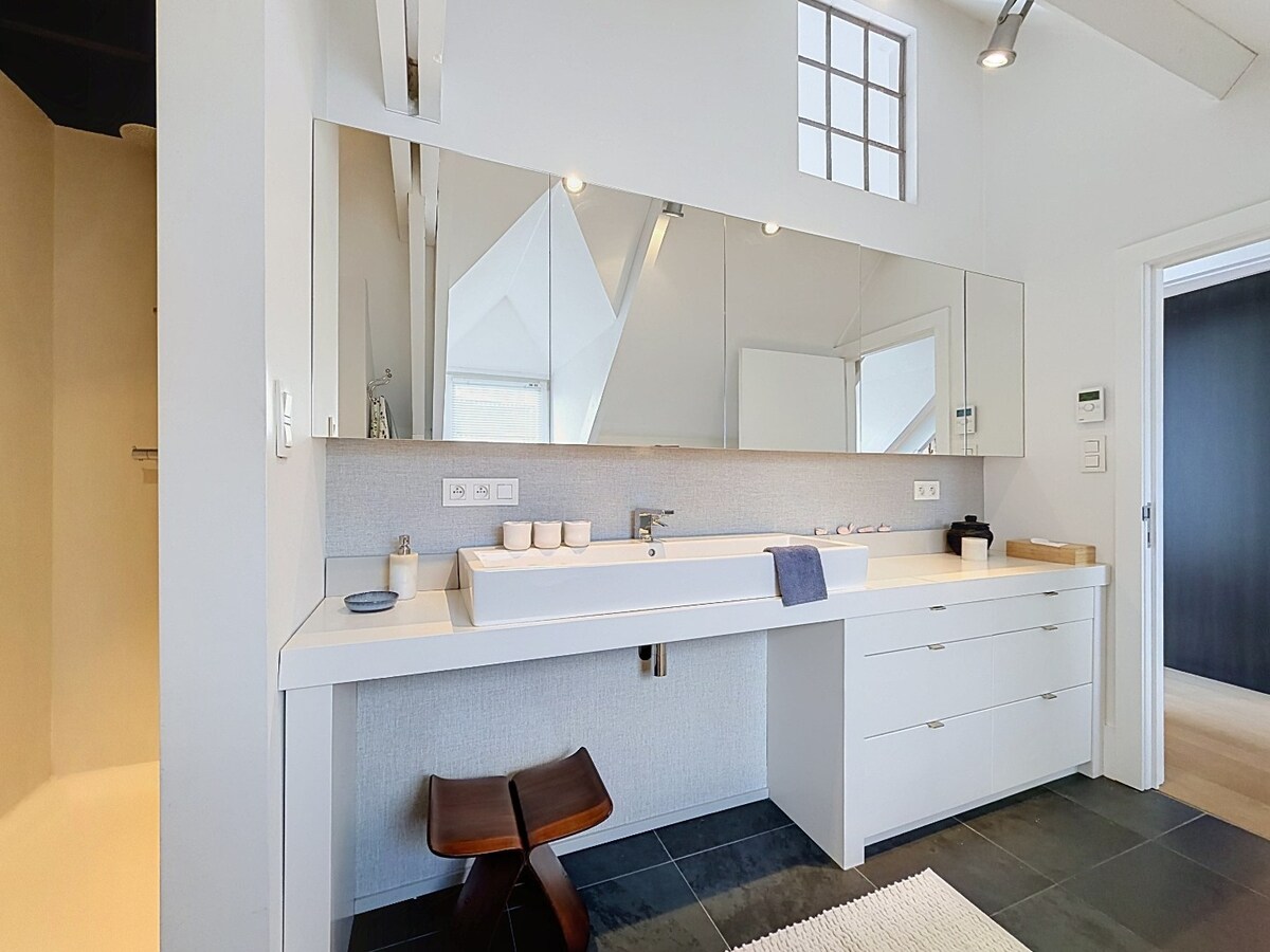 Architecturale parel met gemengde bestemming te Oombergen 