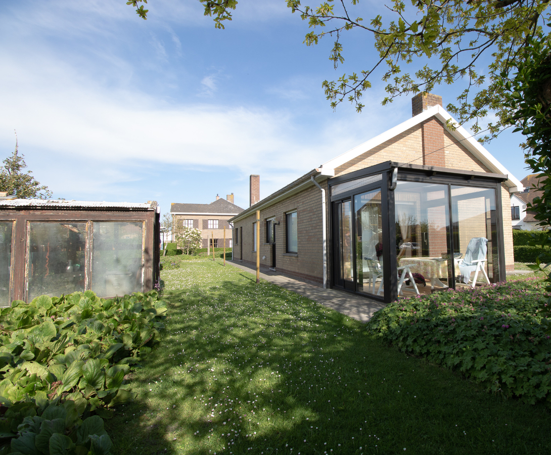 Rustig gelegen charmante alleenstaande woning op 825m² te Bredene 