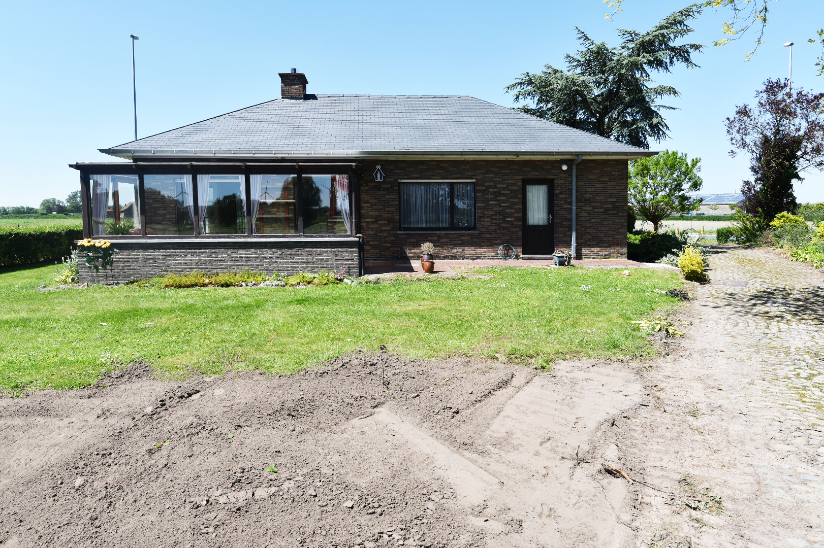 Op te frissen woning op 1.029m² met zicht op de velden te Kaprijke 