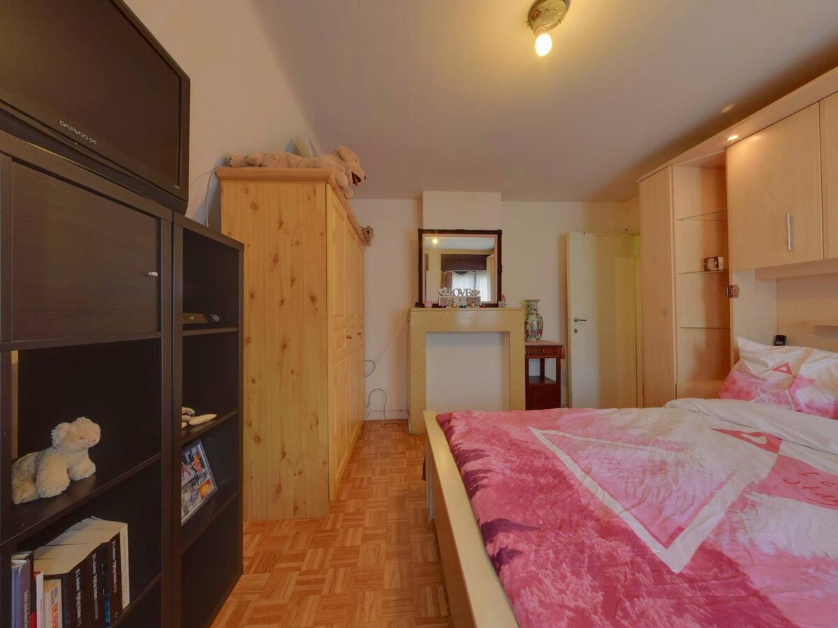 Vrijstaande woning met grote tuin te Jabbeke 