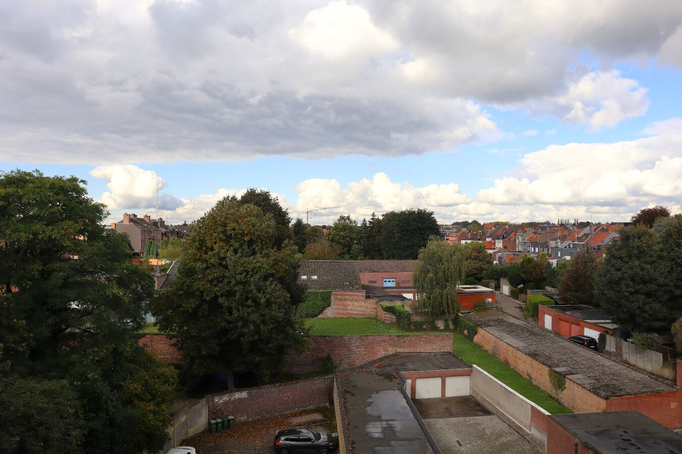 Mooi en goed onderhouden appartement met 2 slaapkamers (incl autostaanplaats) te Tienen 