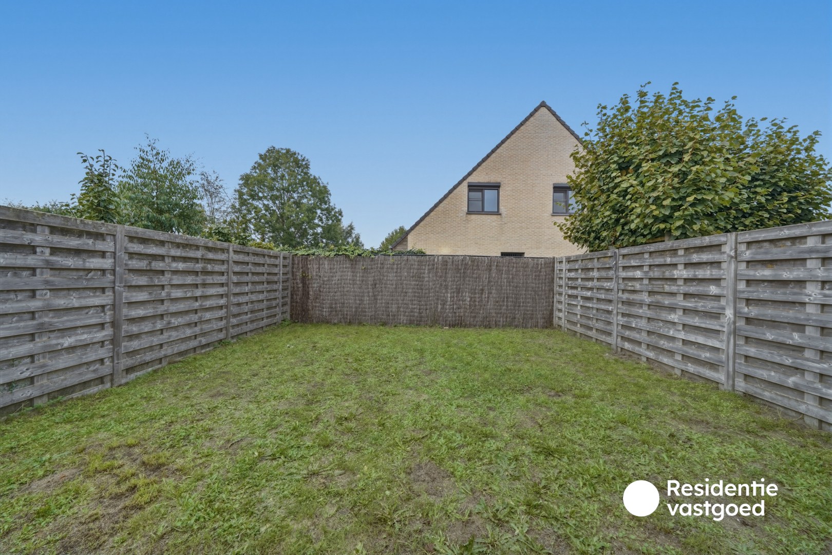 Recente en instapklare woning met 3 slaapkamers, garage en tuin te Zandvoorde! 