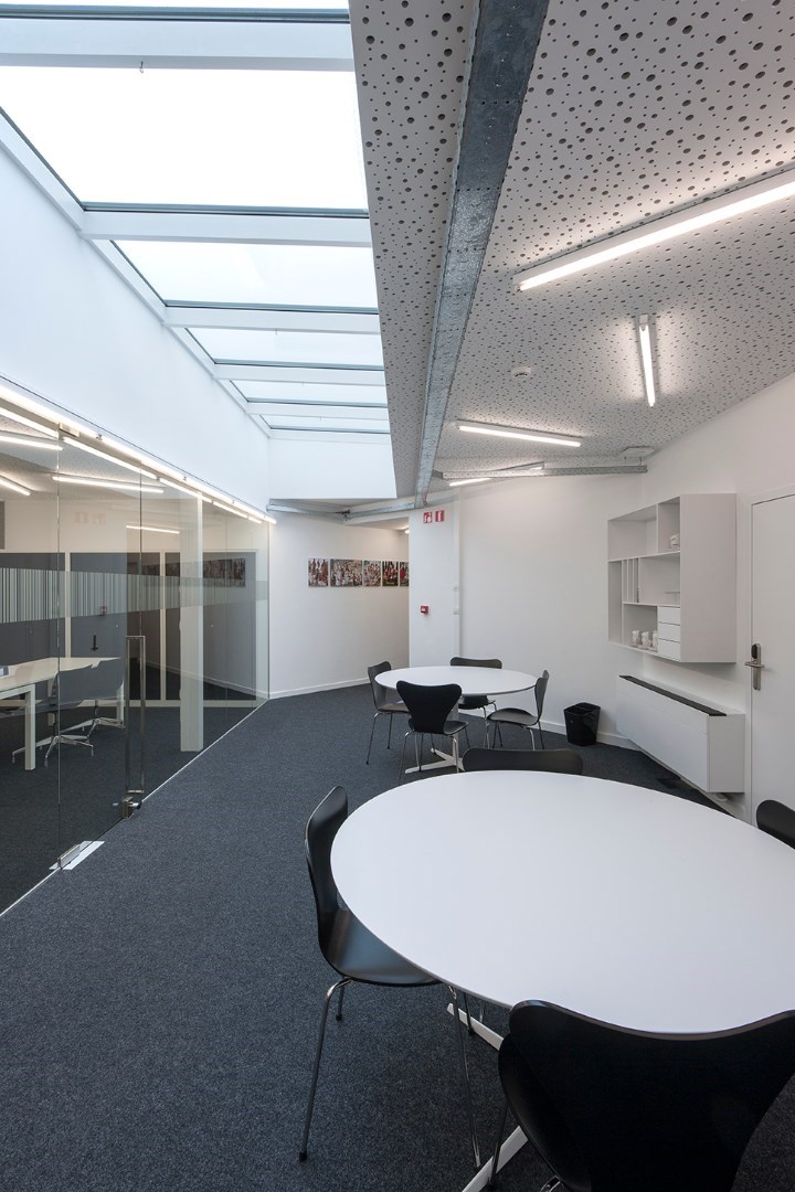 Instapklare kantoorruimte  (32 m²) met parking en alle faciliteiten inclusief, Torhout. 