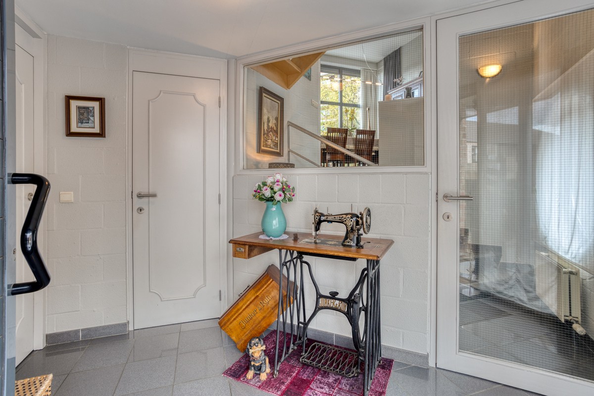 Instapklare halfopen bebouwing met 3 slaapkamers, tuin, terras en 2 carports in Kessel-Lo! – EPC 166 kWh/m² - bewoonbare opp. 146 m² 