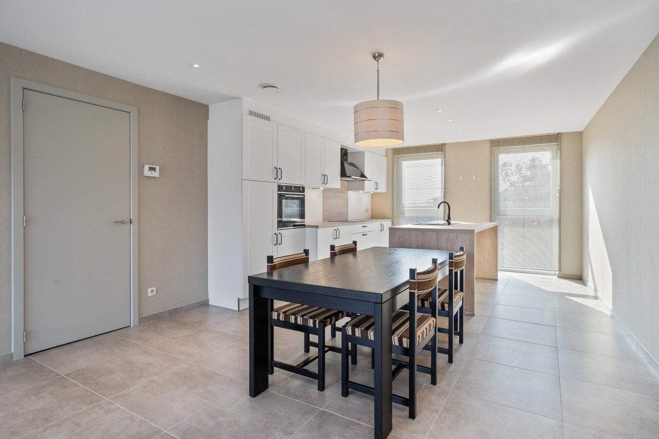 Uitstekend gelegen doorzonappartement met prachtig uitzicht 