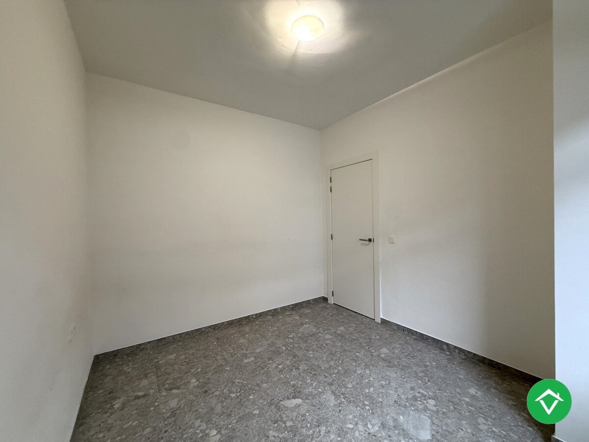 Volledig gerenoveerde rijwoning met 3 slaapkamers en terrastuin in centrum Roeselare 