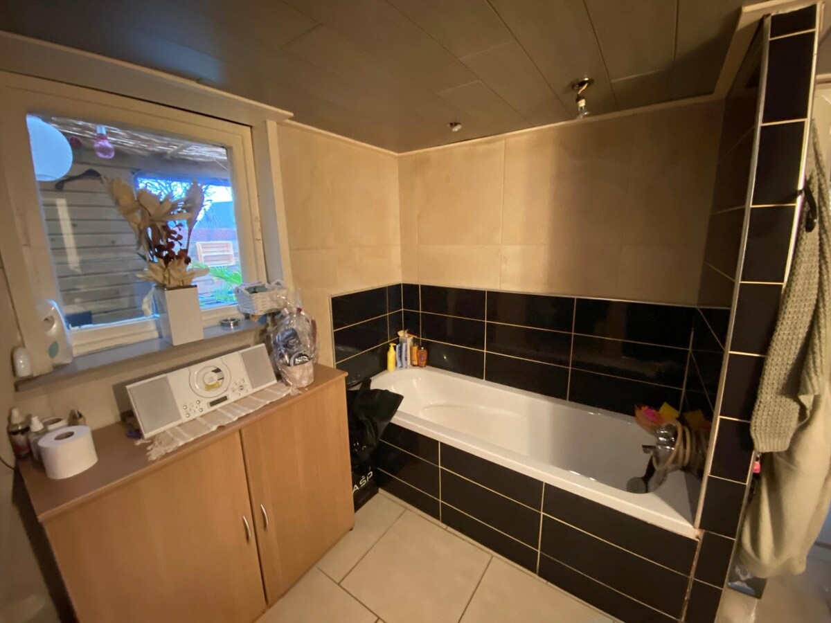 Gerenoveerde hoekwoning met 3 slaapkamers te Houthulst 