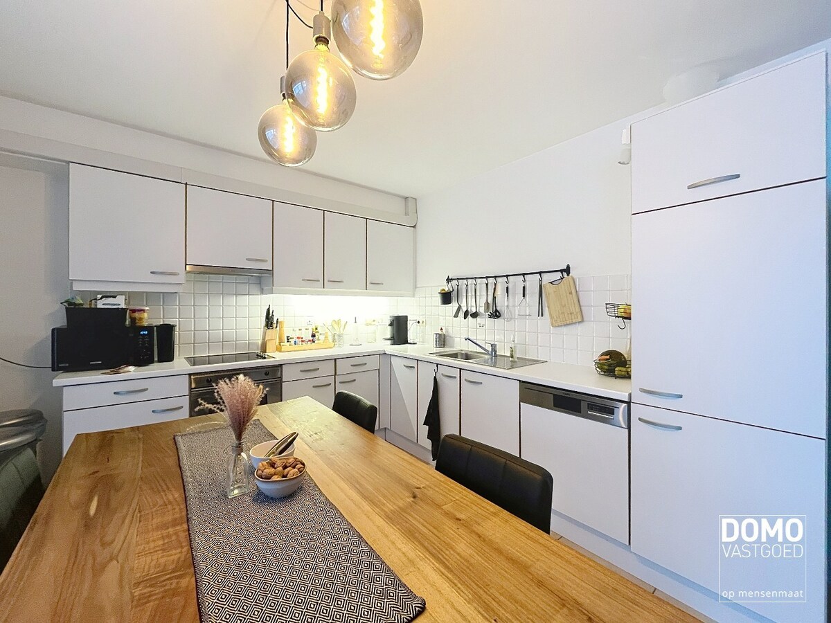 RUIM APPARTEMENT MET TERRAS, 1 SLAAPKAMERS EN PARKEERPLAATS IN HET CENTRUM VAN HASSELT 