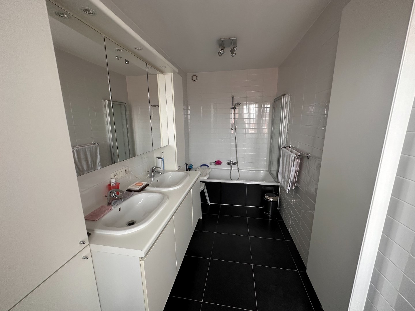 RUIME DUPLEX PENTHOUSE MET TERRASSEN OP TOPLIGGING 