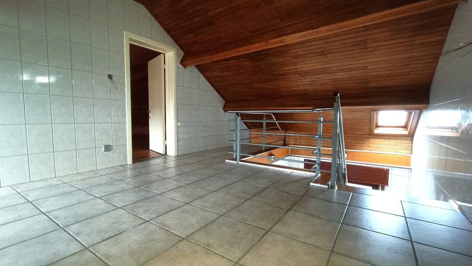 Ruime villa met garage en tuin 