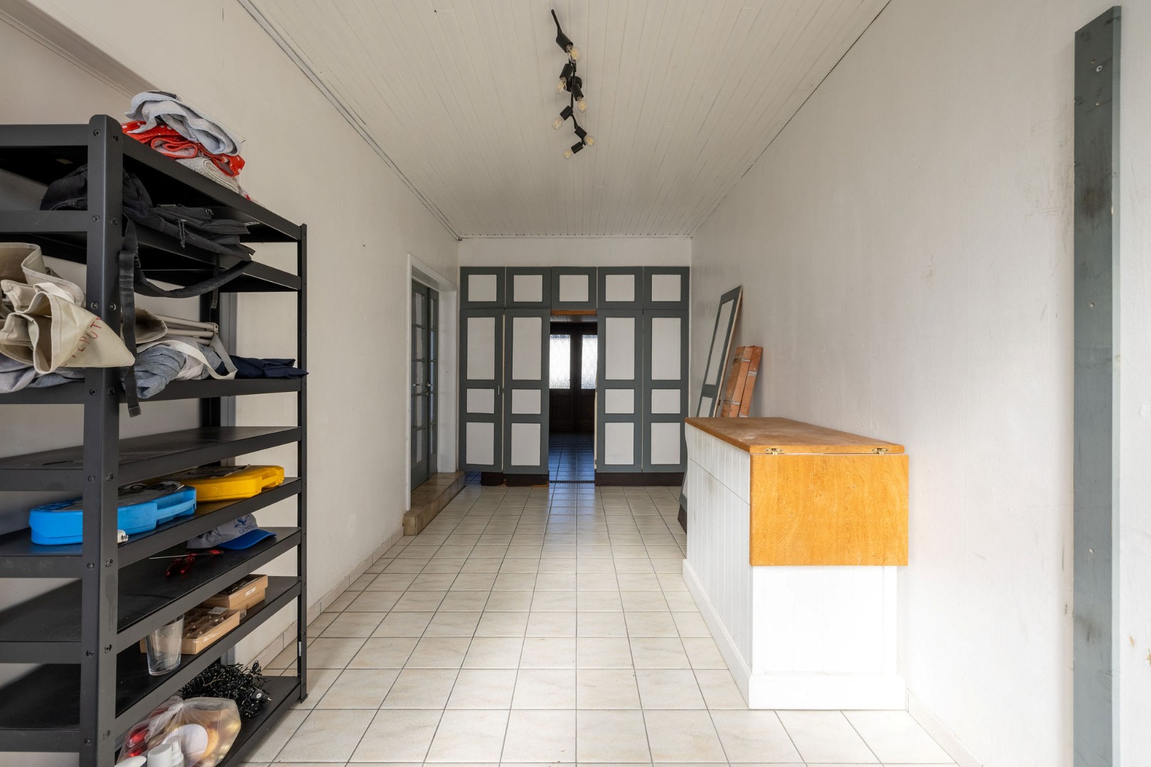 Renovatiepand met 6 slaapkamers, garage en grote zonnige tuin 