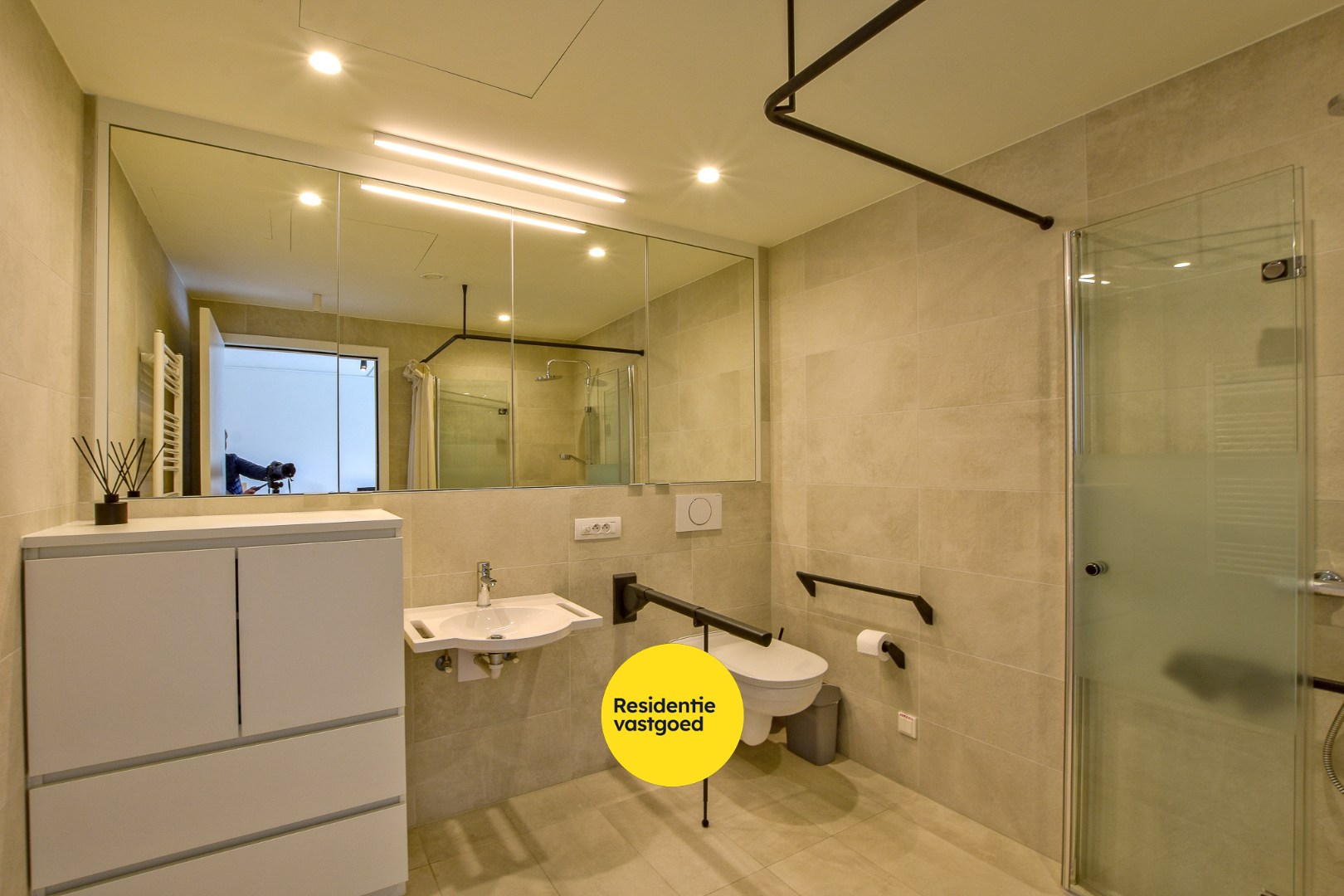 Luxueuze assistentieflat (89m² + 5m² terras) met 2 slaapkamers te Nieuwpoort. 