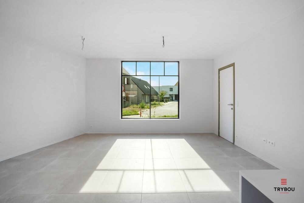 Uitstekend gelegen, halfopen nieuwbouwwoning op een boogscheut van het Centrum van Roeselare 