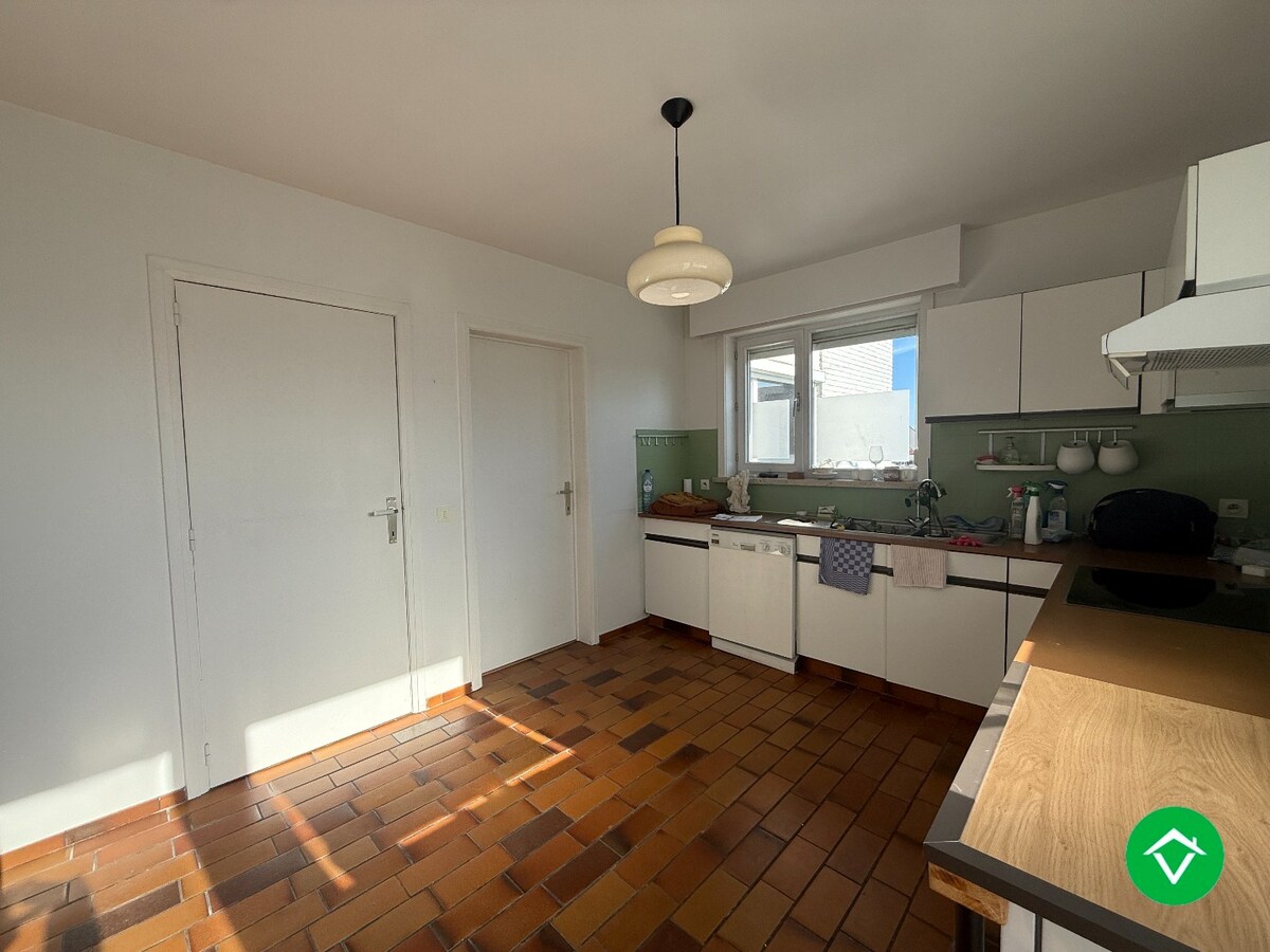 Instapklaar appartement met twee slaapkamers en garage te Roeselare 