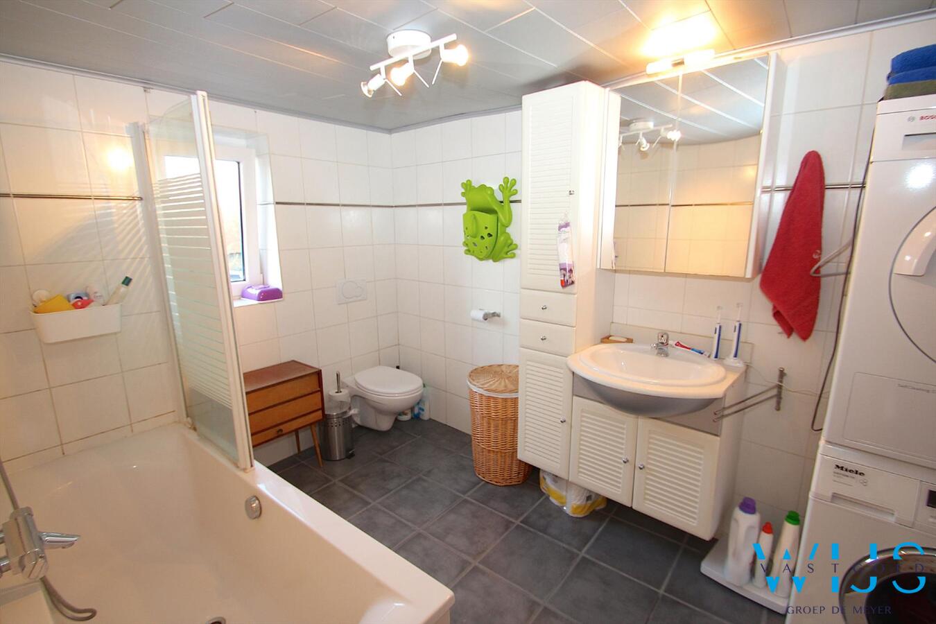 Knusse, instapklare starterswoning te Drongen ! 