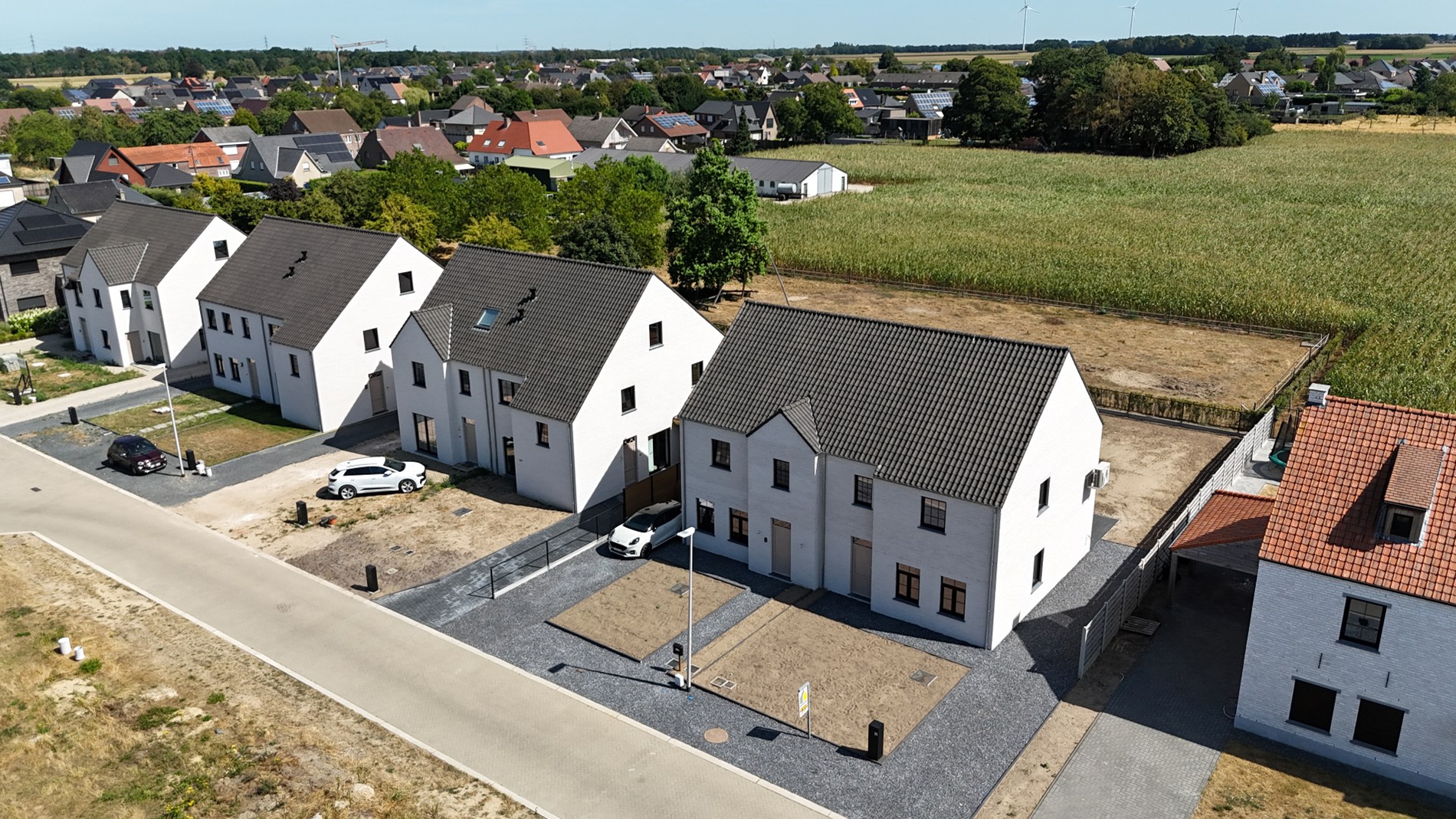 Nieuwbouw-woning in landelijke stijl met 3 slpk op 3 a 82 ca. 