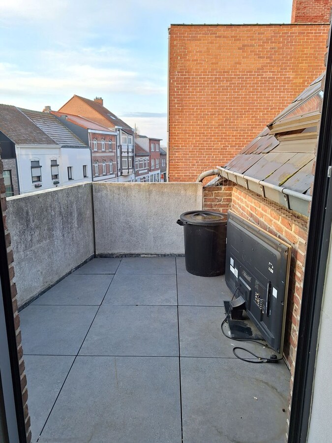 Instapklaar appartement met terras en autostandplaats in hartje Beringen 