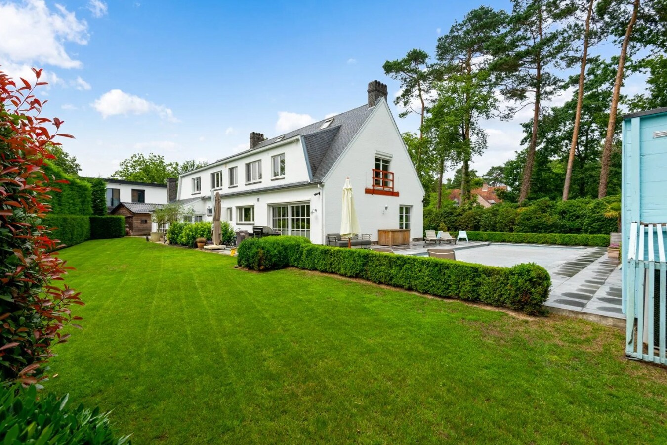 Prachtig gelegen villa met zwembad en poolhouse op een perceel van 1.907 m² in Koningshof te Schoten. 