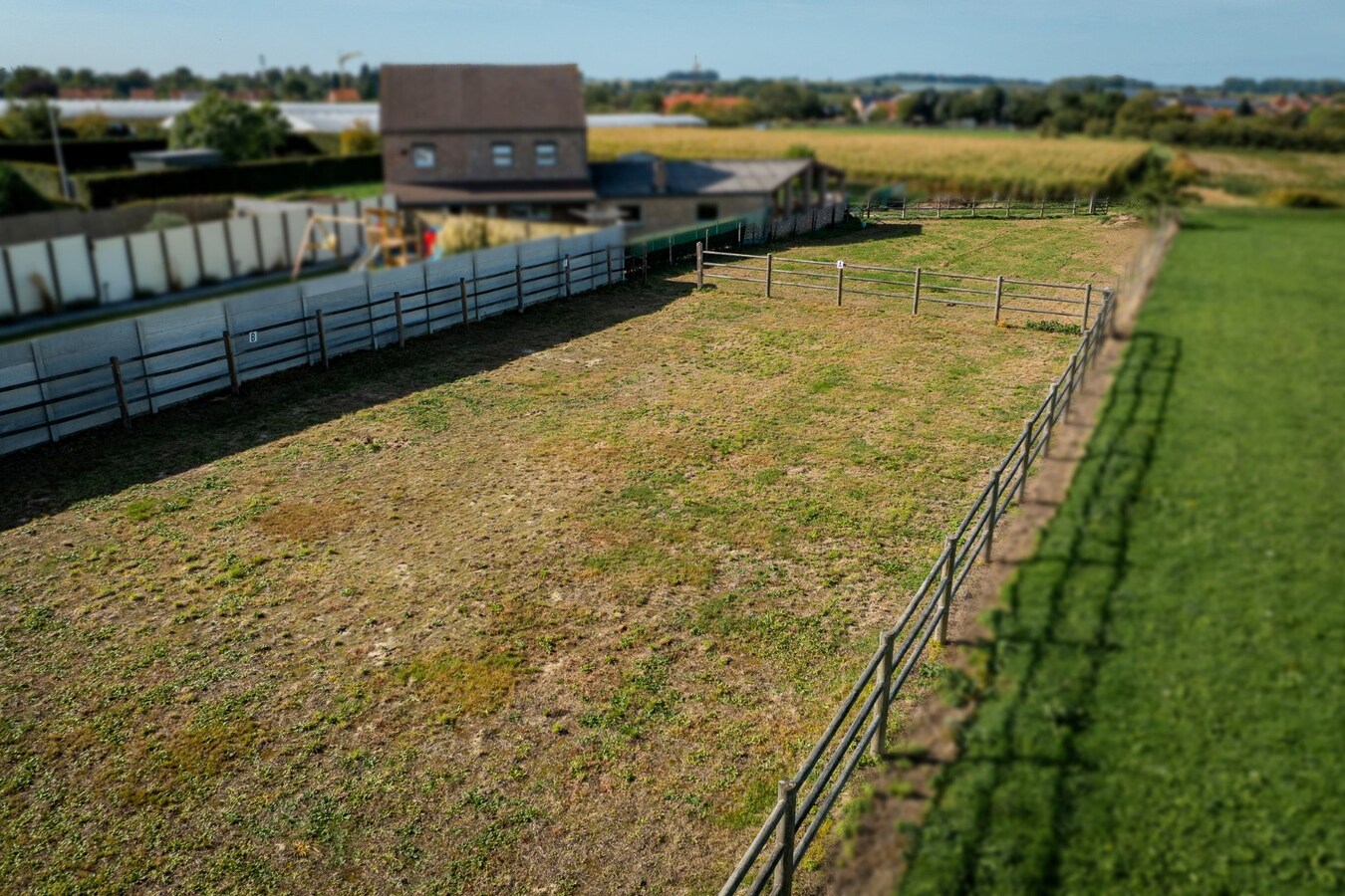 Renovated property with drained track and pasture on approximately 16 ares in Mielen-boven-Aalst. 