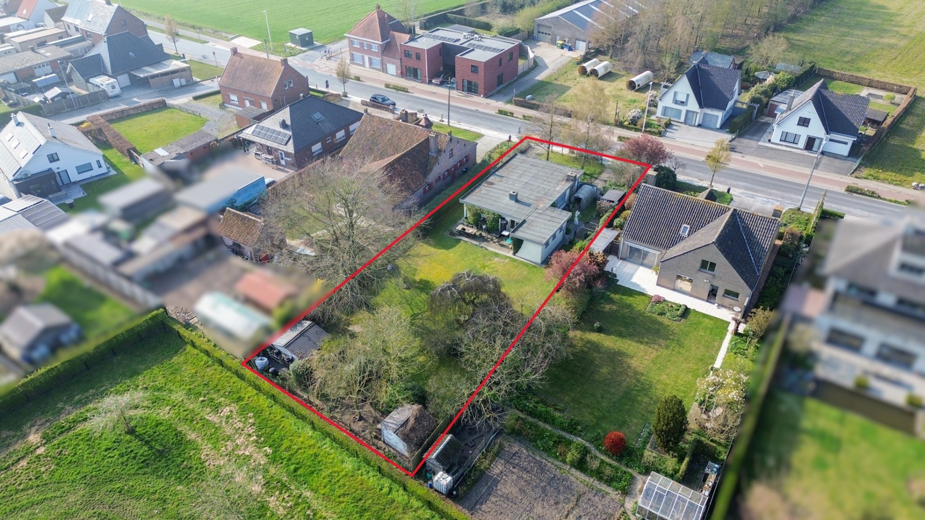 Vrijstaande woning met mooie tuin, perceel van 1158 m², Torhout. 