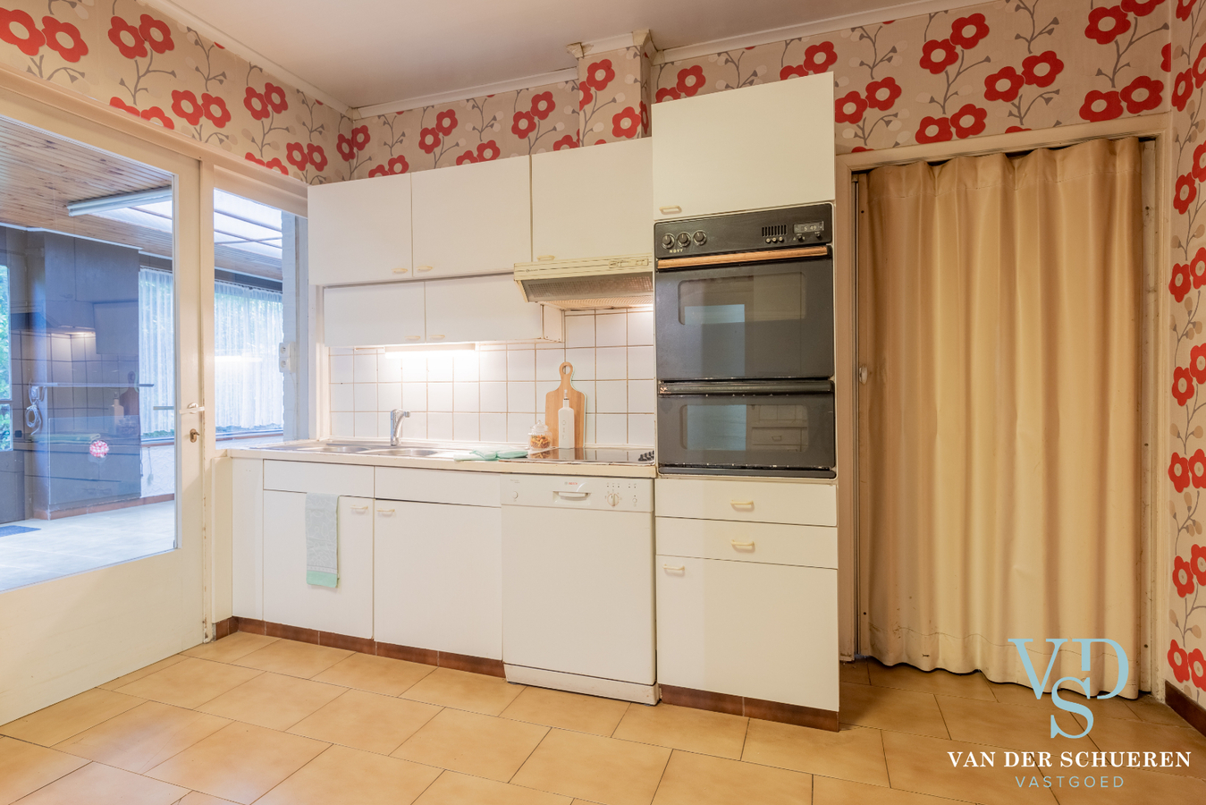 Bungalow met bijgebouw. 