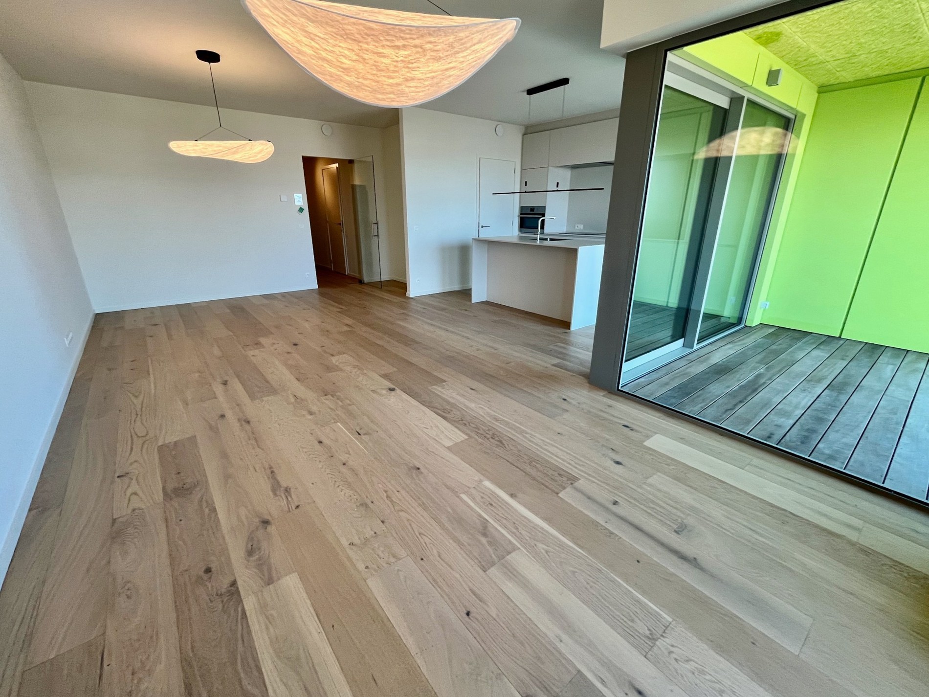 ONGEMEUBELD: Centraal gelegen 2-kamer appartement te Res. Hoos met zijdelings zeezicht: 