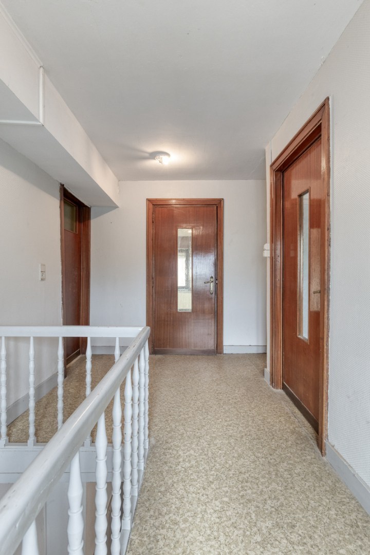 Mogelijkheid om te splitsen in 2 woningen - Half open bebouwing (hoeve) met 5 slaapkamers, tuin, terras en zeer ruime garage in Oorbeek (Tienen)! – EPC 730 kWh/m² - bewoonbare opp. 195 m² 